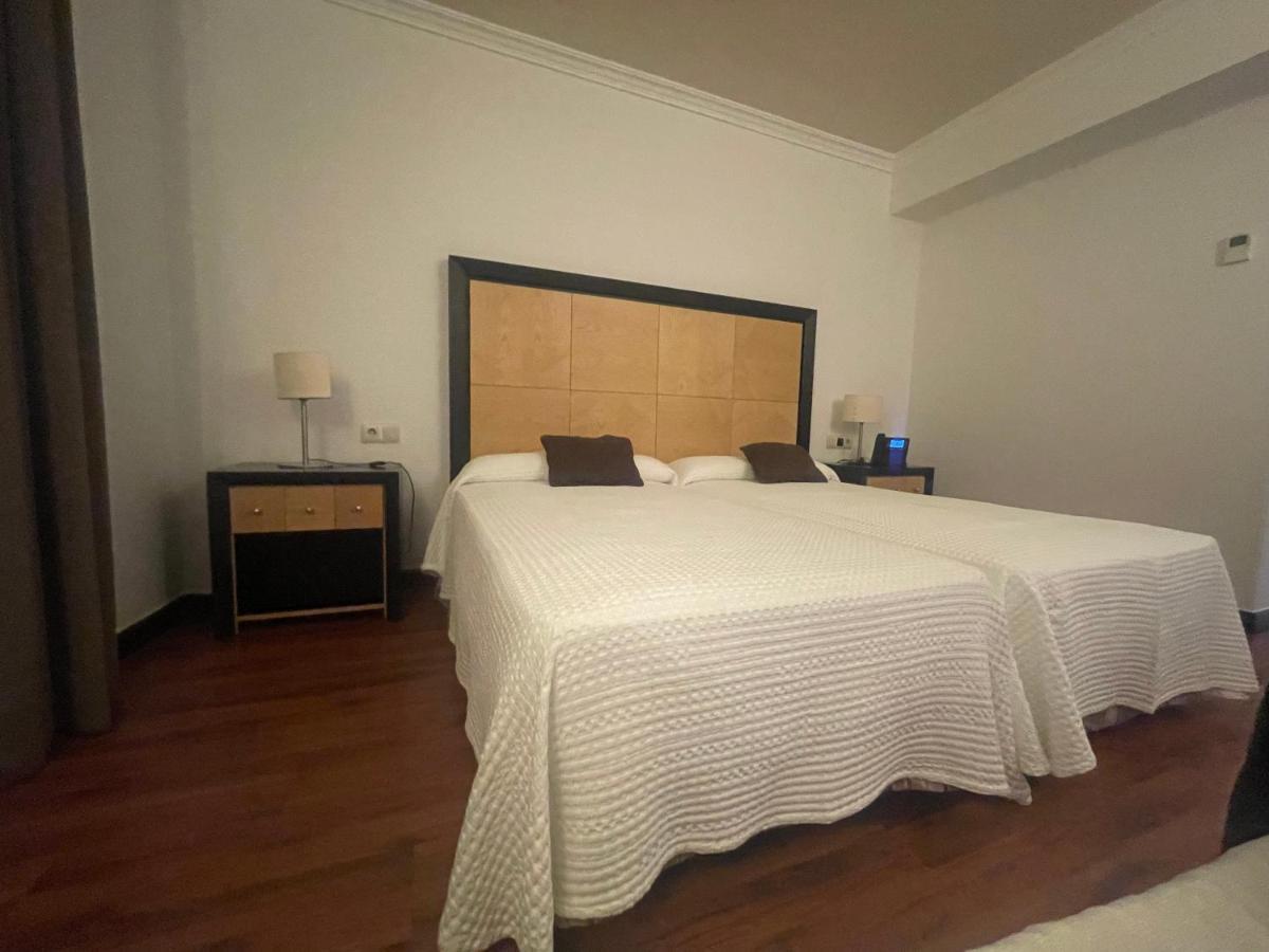 Hotel Las Cabanas Penaranda de Bracamonte Bagian luar foto
