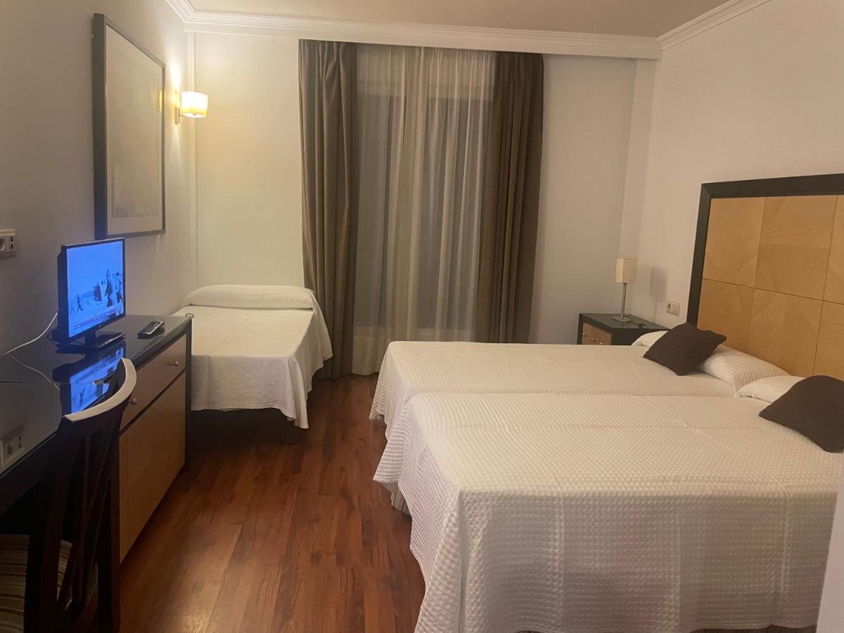 Hotel Las Cabanas Penaranda de Bracamonte Bagian luar foto