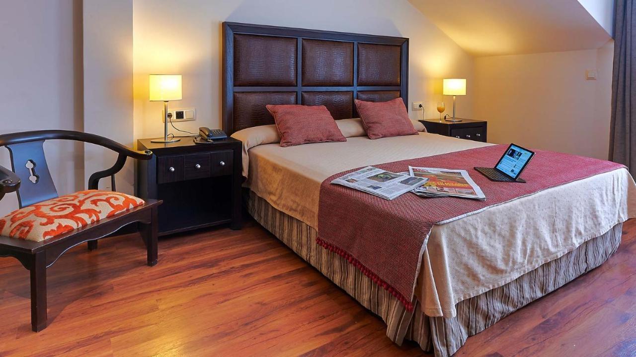 Hotel Las Cabanas Penaranda de Bracamonte Bagian luar foto
