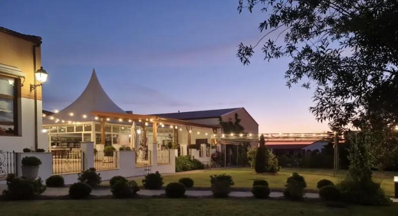 Hotel Las Cabanas Penaranda de Bracamonte Bagian luar foto